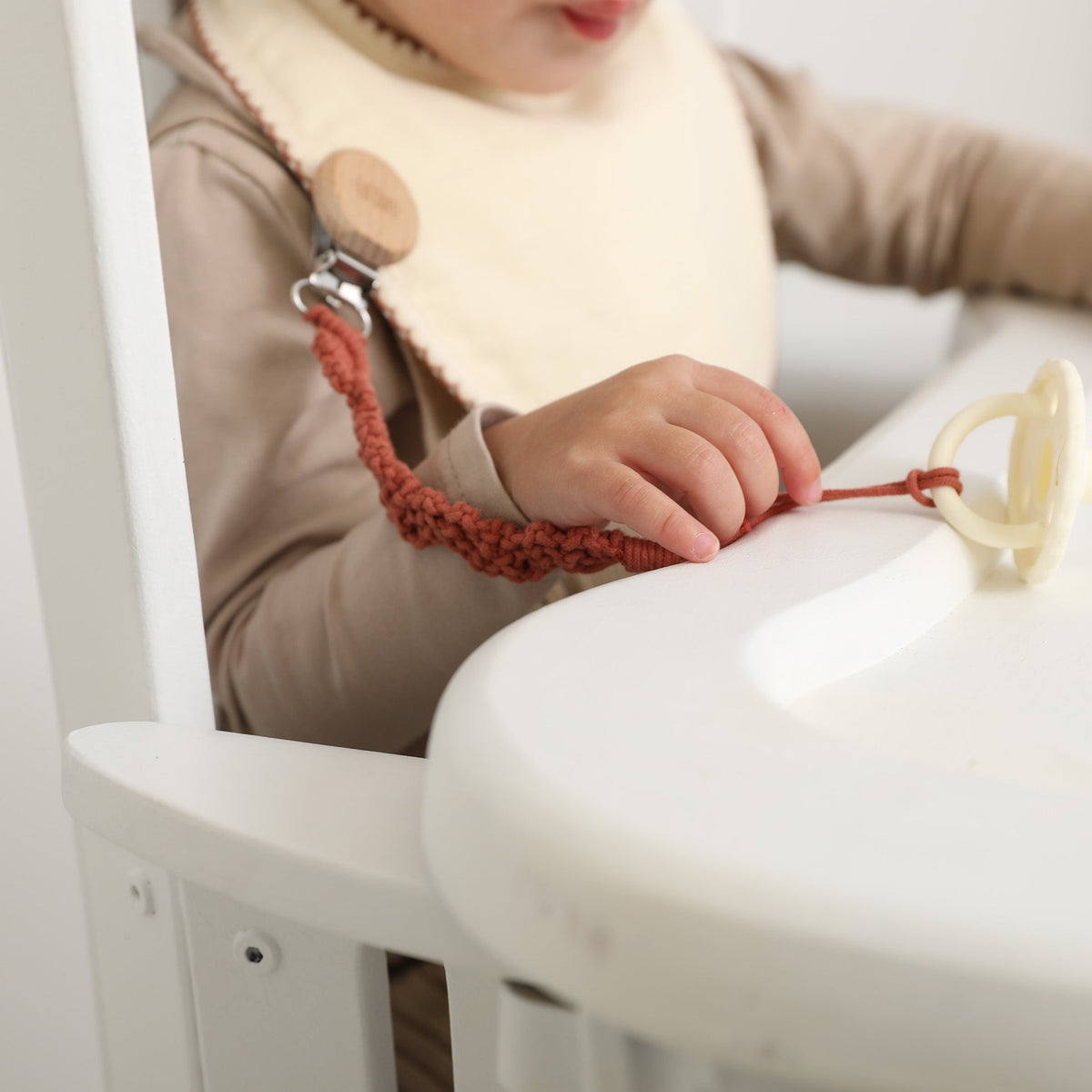 Ivy Pacifier Clip - Rosewood