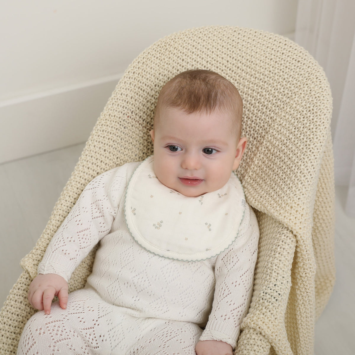 Muslin Bib- Mini Flower Sage
